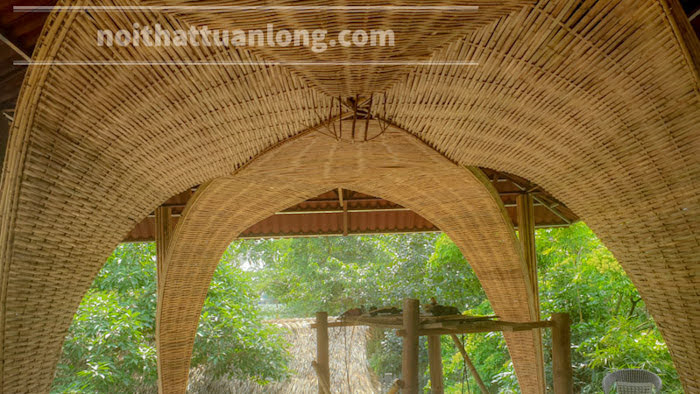 Thi công lợp mái Guột Bugalow tại dự án nghỉ dưỡng AQ Story Villa Vĩnh phúc . Trang trí ốp , tạo vòm tre trúc nhà hàng Hồng Hạnh .